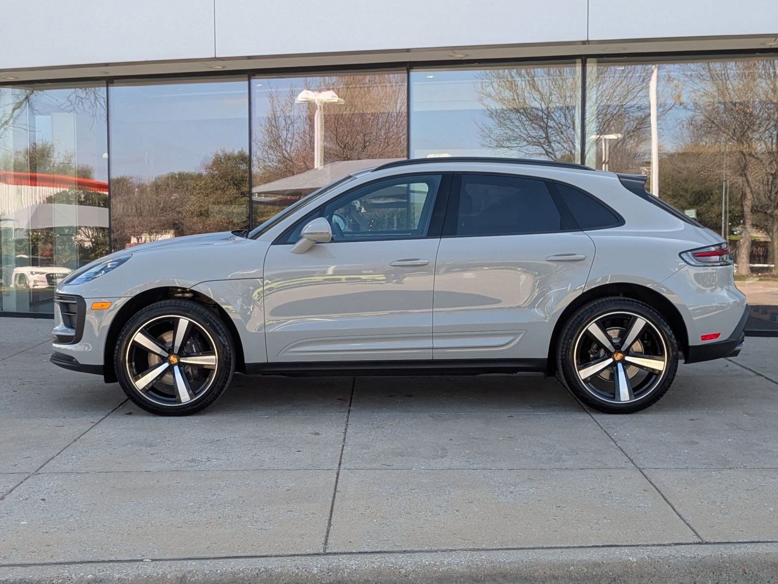 New 2026 Porsche Macan image 2