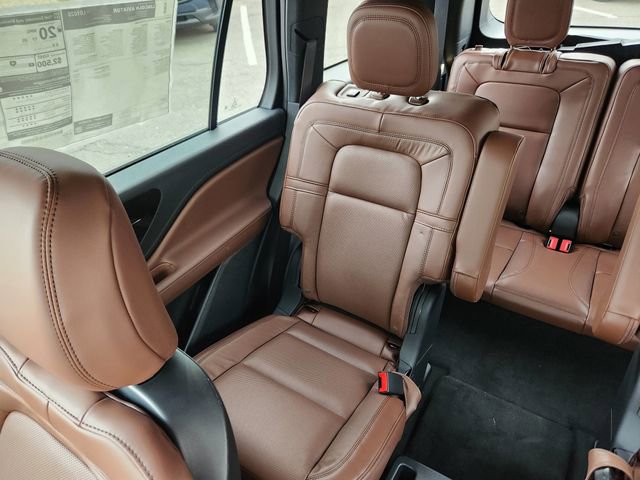 New 2026 Lincoln Aviator Reserve w/ Jet Appearance Package image 13