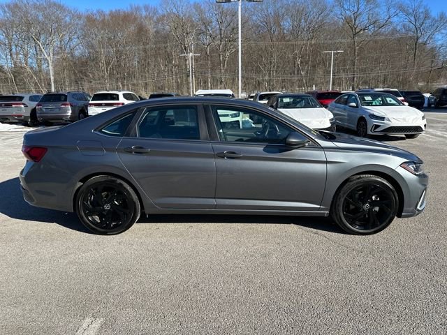 Certified 2025 Volkswagen Jetta SE w/ Sunroof Package image 10
