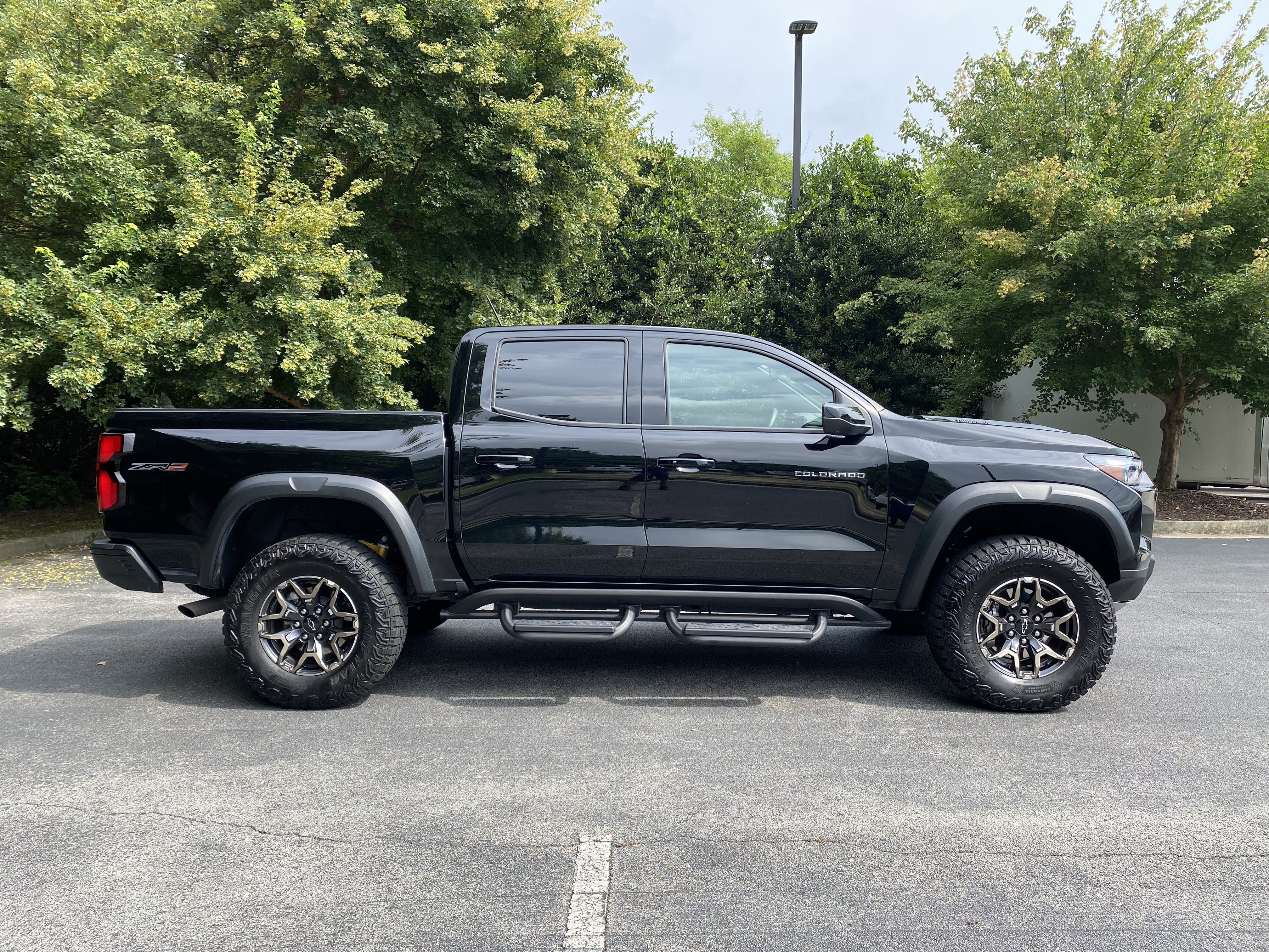 Used 2025 Chevrolet Colorado ZR2 w/ Technology Package AWD/4WD image 10