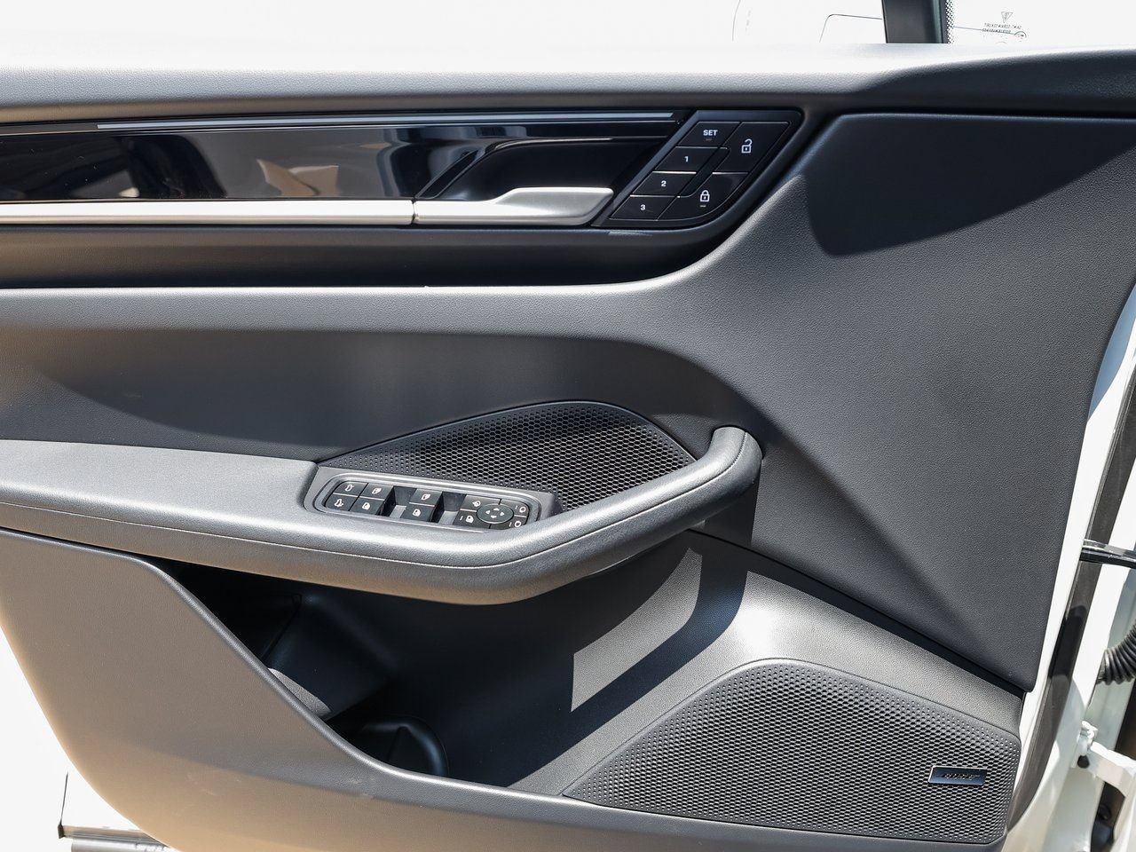 New 2025 Porsche Macan Electric RWD image 23