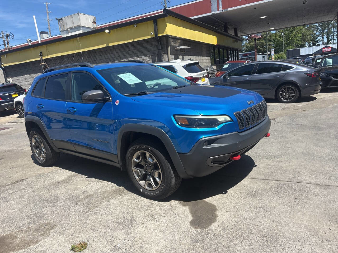 Used 2019 Jeep Cherokee Trailhawk w/ Comfort/Convenience Group AWD/4WD image 2