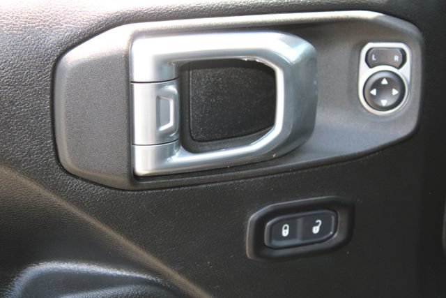 Used 2022 Jeep Gladiator Sport AWD/4WD image 15