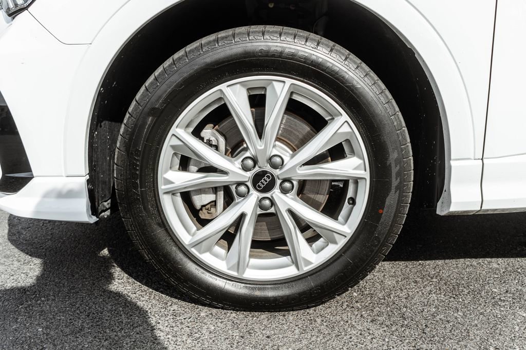 Used 2024 Audi Q3 2.0T Premium image 32