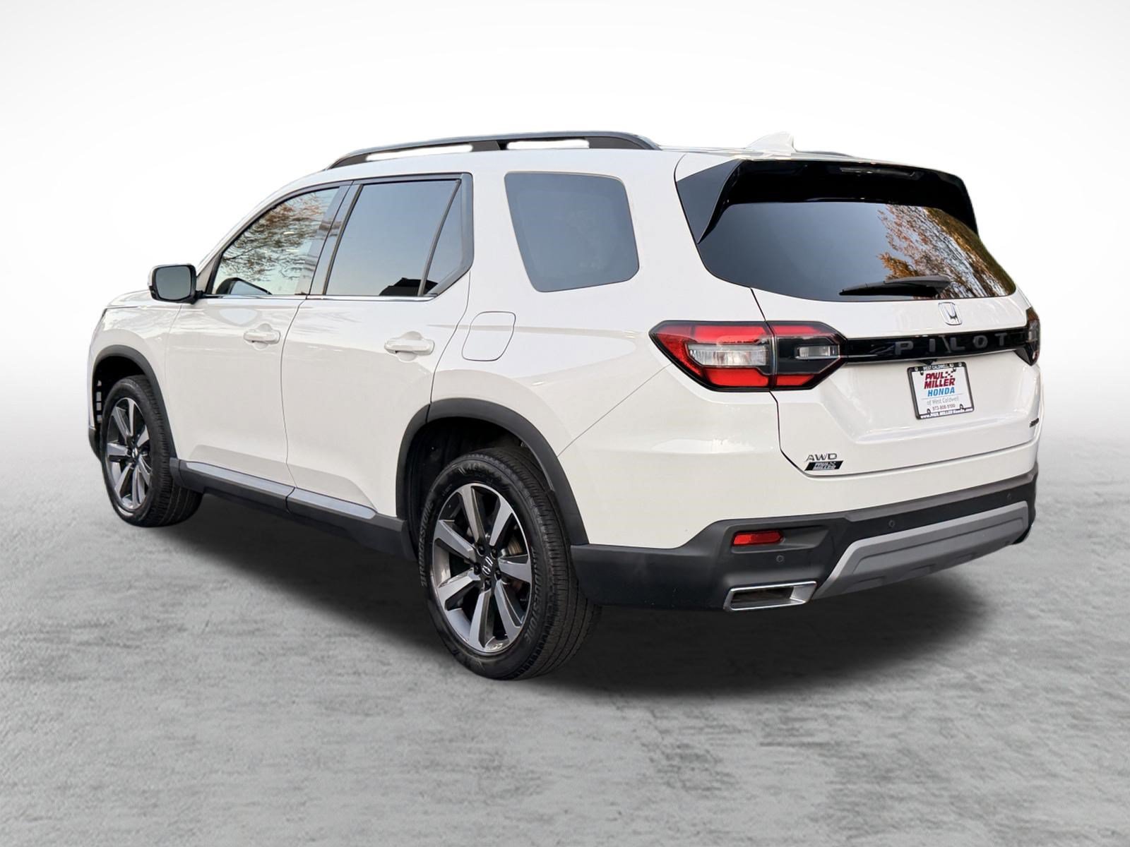 Certified 2023 Honda Pilot Touring image 4