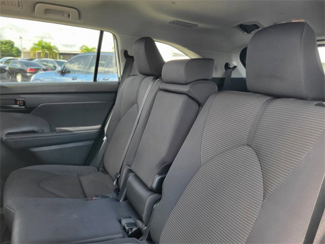 Used 2022 Toyota Highlander L image 8