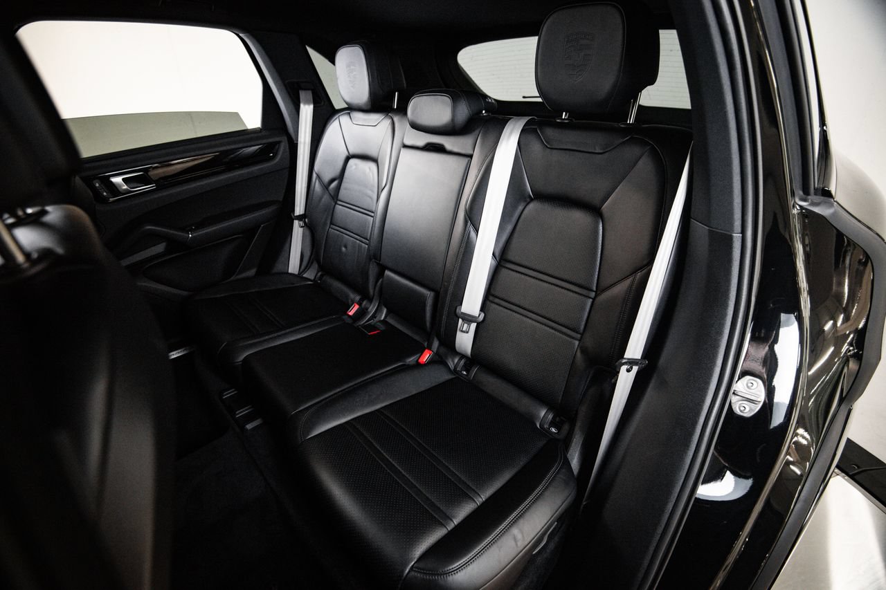 Certified 2023 Porsche Cayenne Platinum Edition AWD/4WD image 24