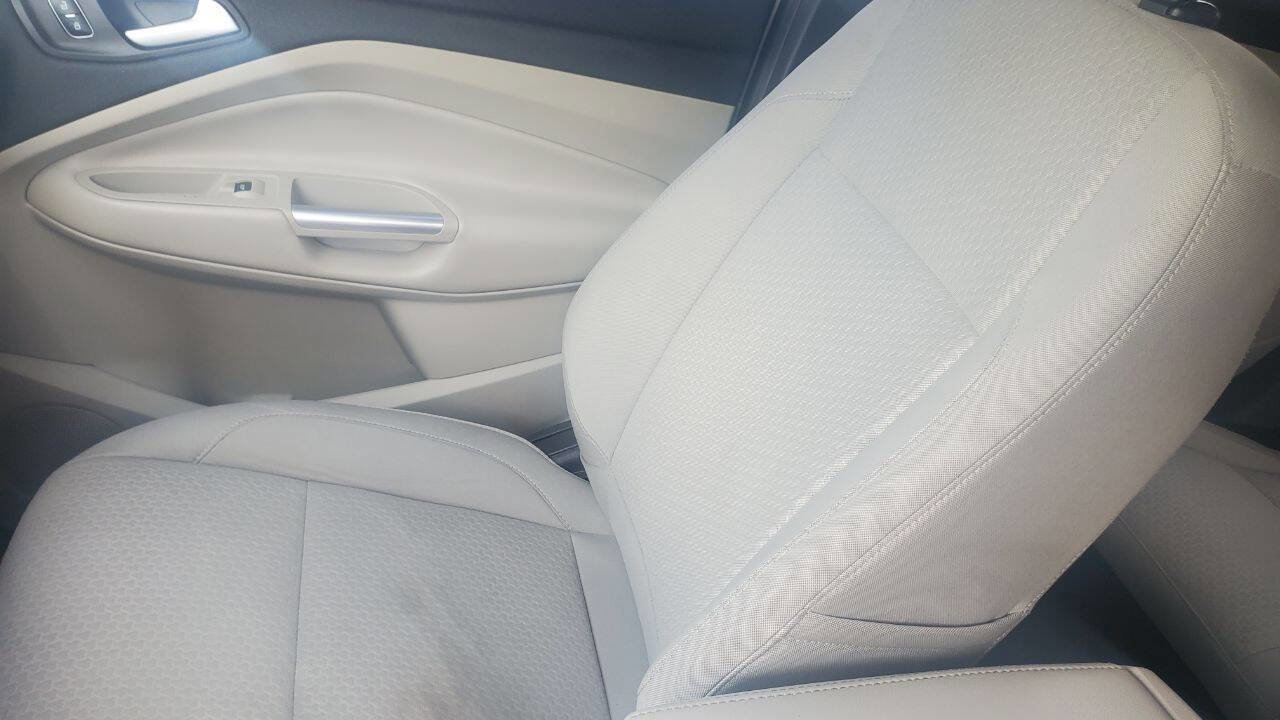 Used 2017 Ford Escape SE FWD image 12