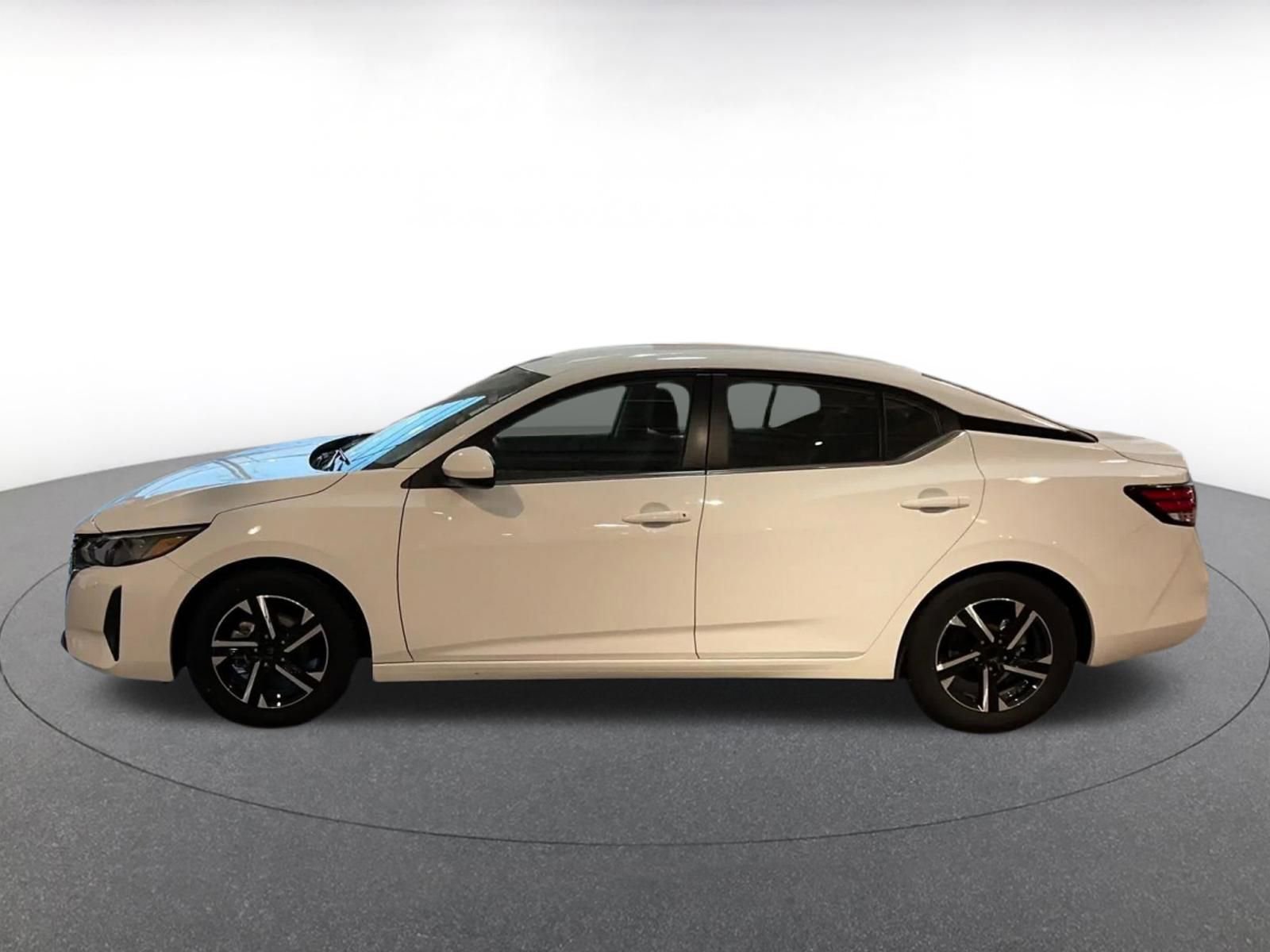 Used 2025 Nissan Sentra SV image 9