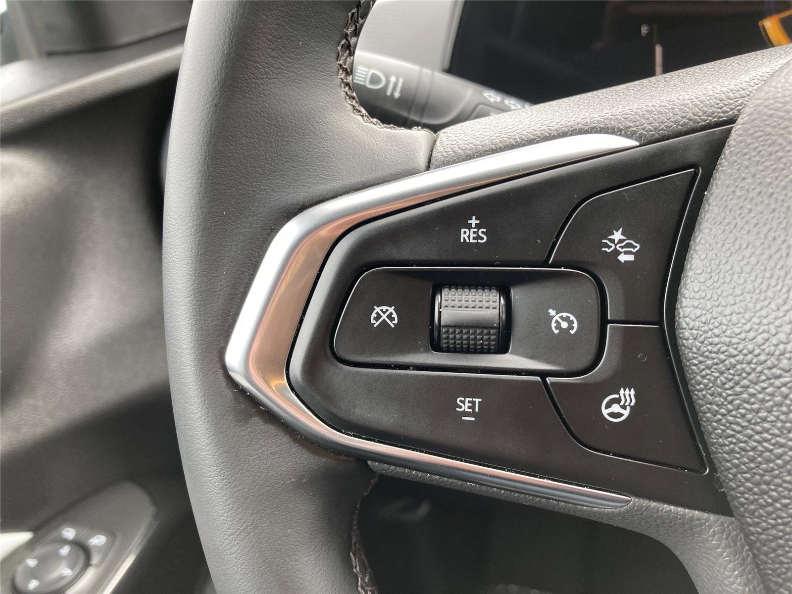 Used 2025 Chevrolet Trax LT w/ LT Convenience Package image 19