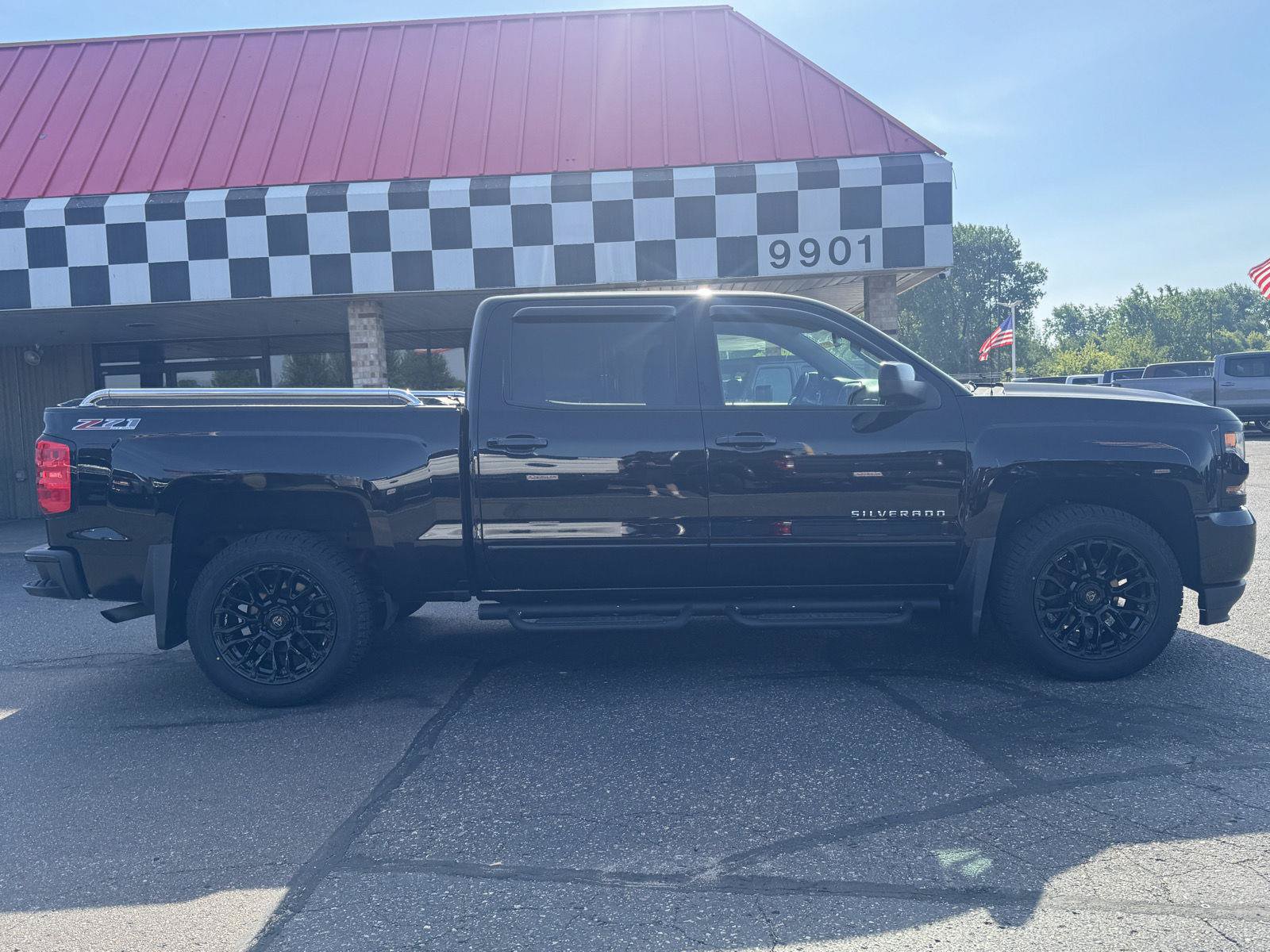 Used 2017 Chevrolet Silverado 1500 LT w/ All Star Edition AWD/4WD image 8