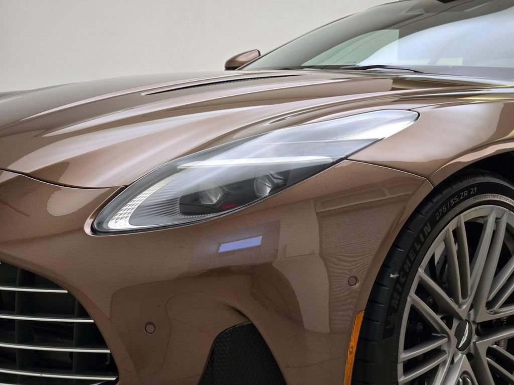 Used 2024 Aston Martin DB12 Coupe RWD image 5