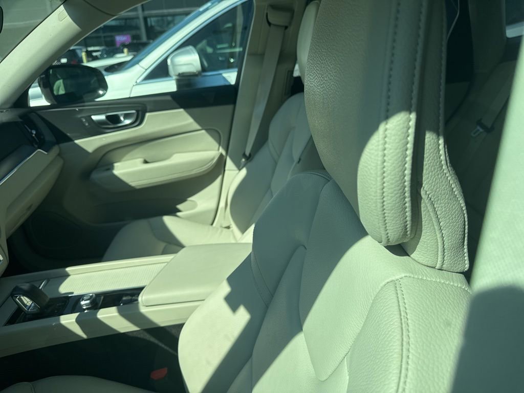 Certified 2024 Volvo XC60 B5 Core w/ Protection Package Premier image 31