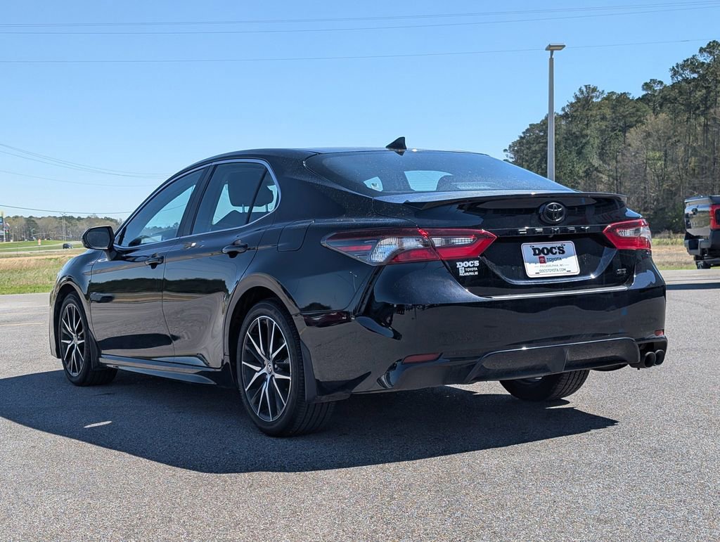 Used 2023 Toyota Camry SE image 3