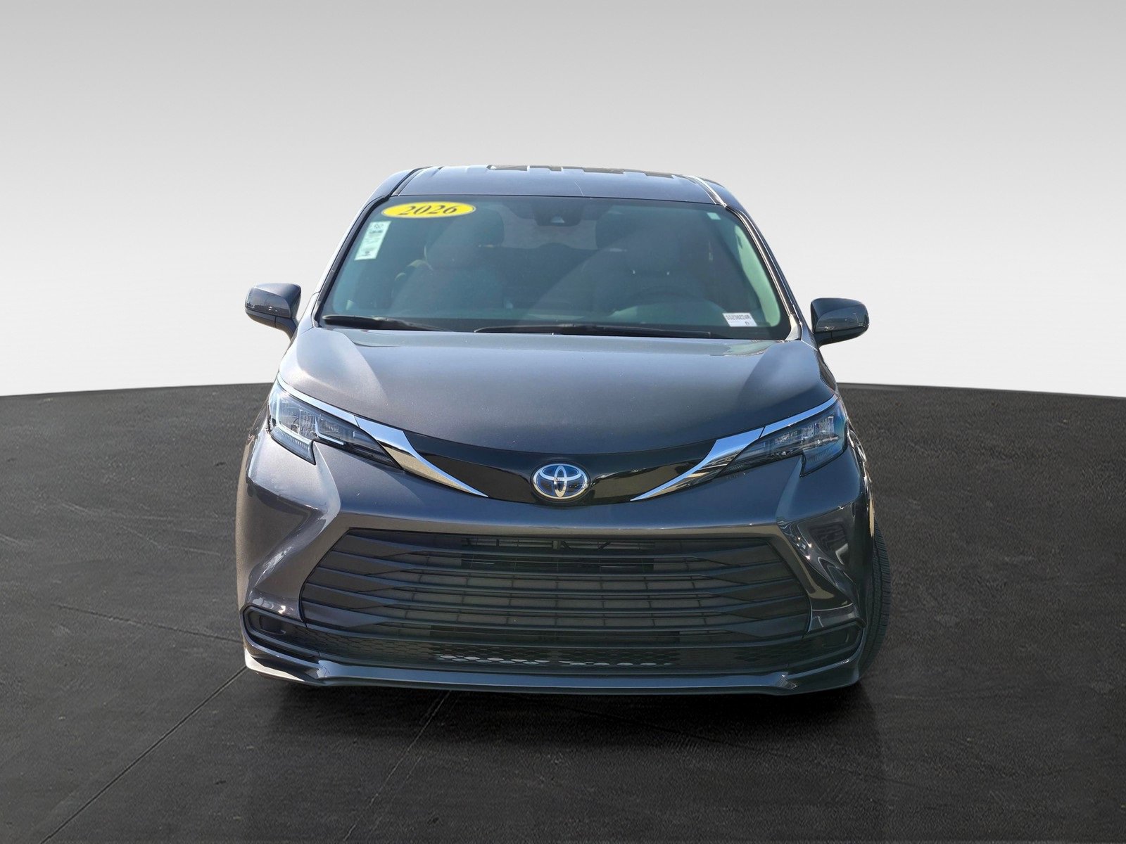 Used 2025 Toyota Sienna LE image 2
