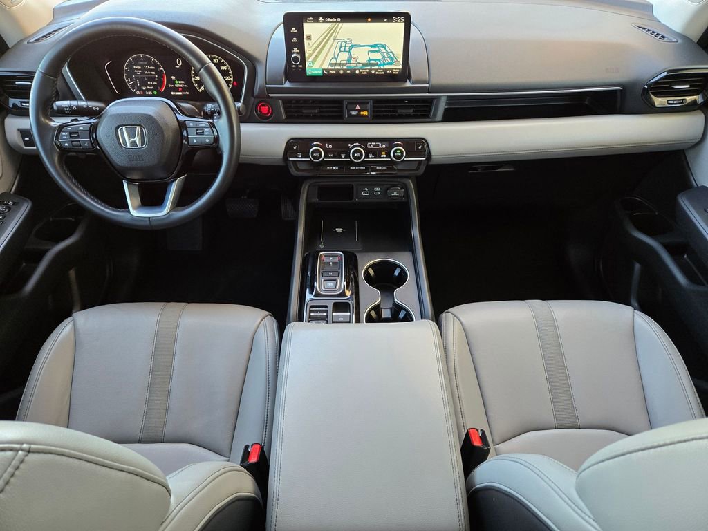 Used 2023 Honda Pilot Touring image 17