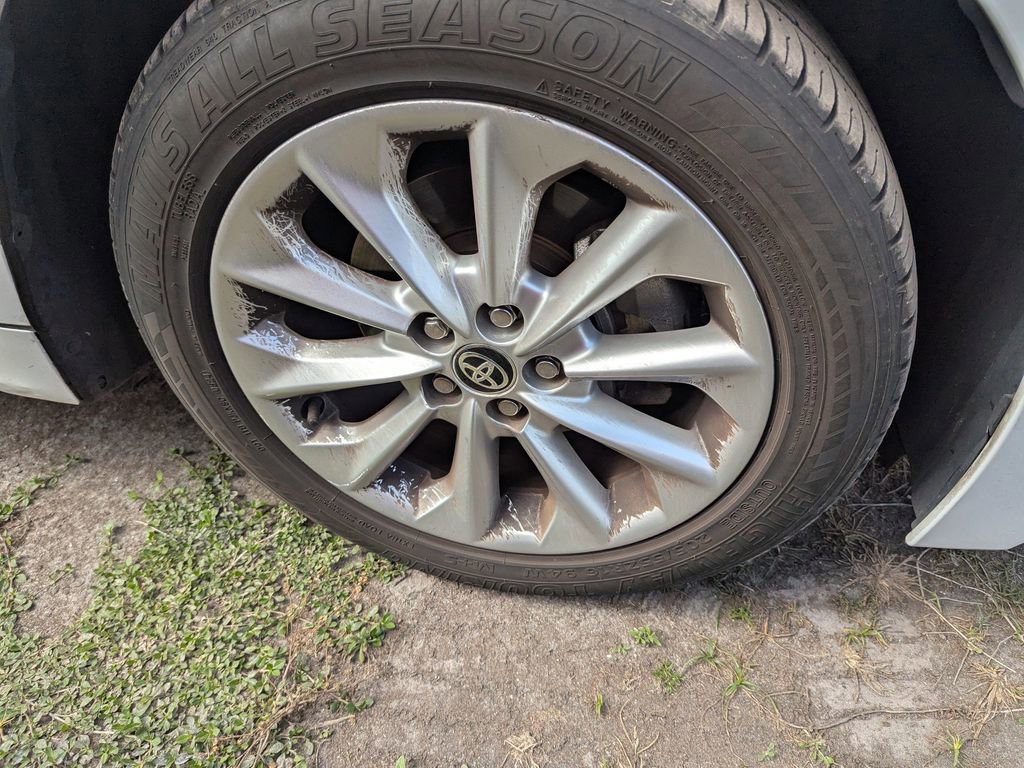 Used 2021 Toyota Corolla LE w/ LE Convenience Package image 10