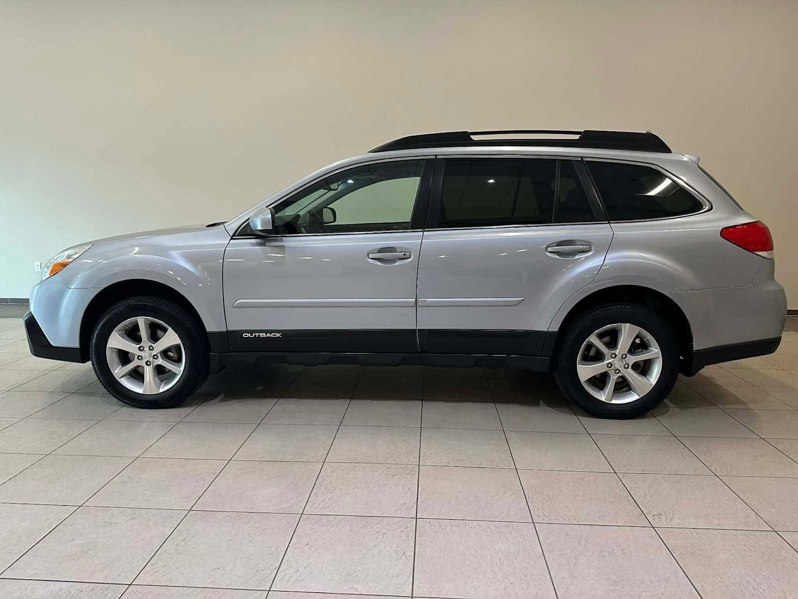 Used 2014 Subaru Outback 2.5i Limited AWD/4WD image 3