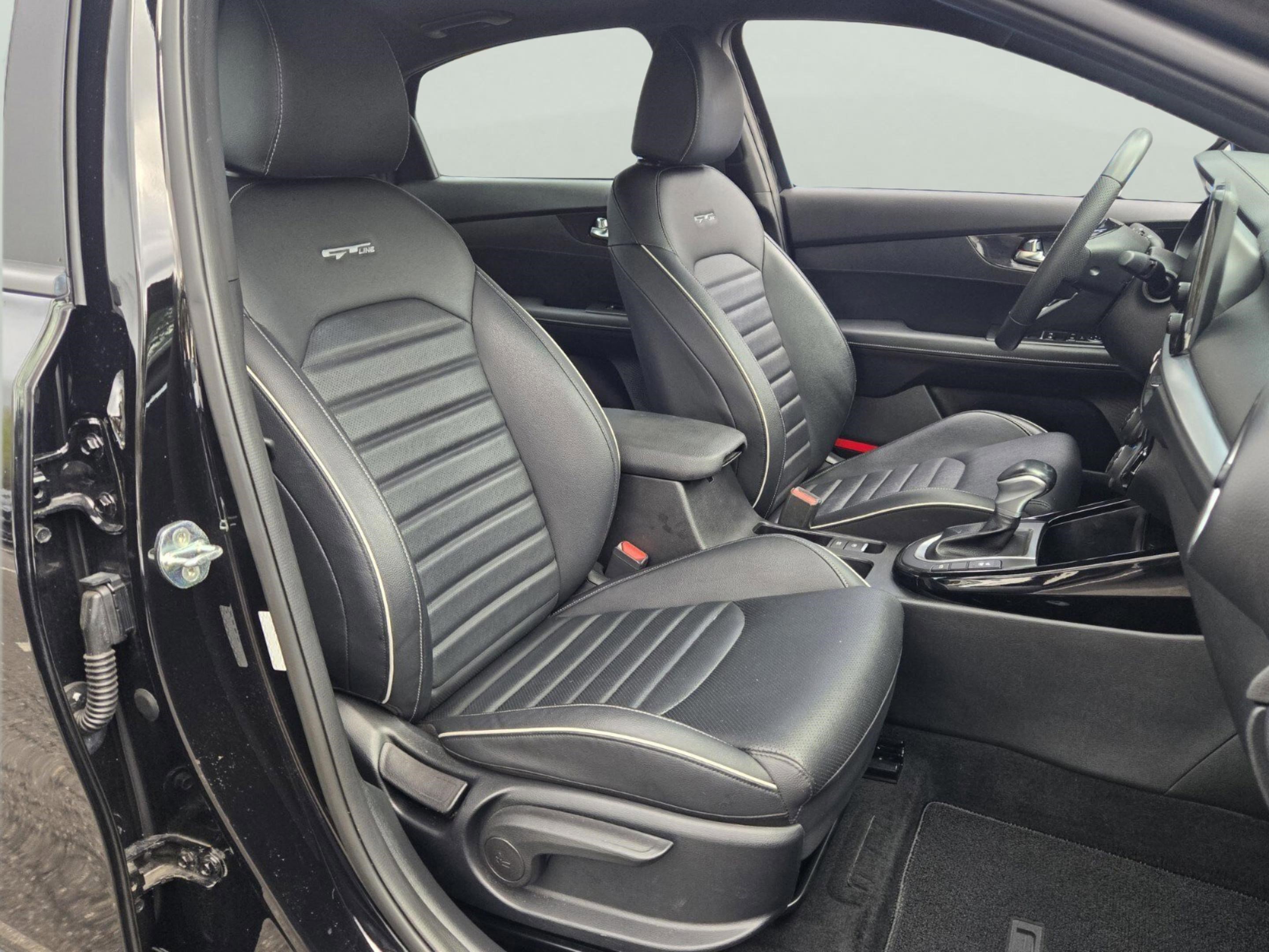 Used 2022 Kia Forte GT-Line w/ GT-Line Premium Package image 23