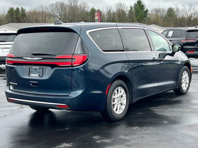 Used 2024 Chrysler Pacifica Touring-L FWD image 46