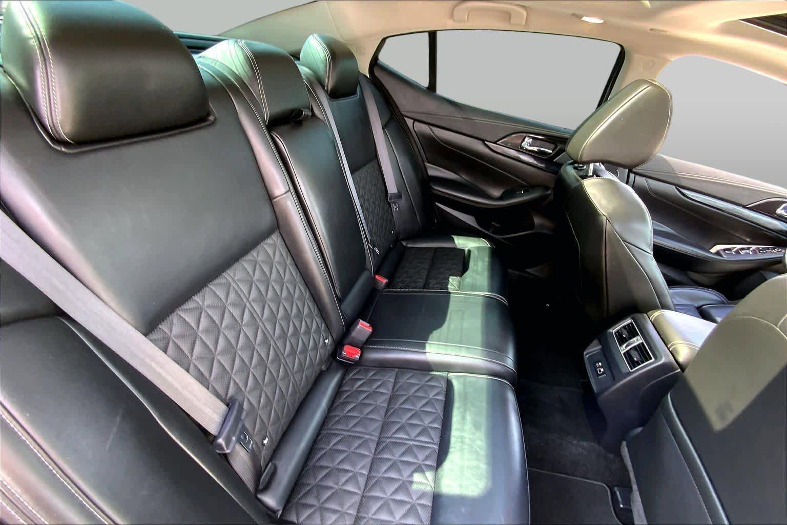 Used 2019 Nissan Maxima Platinum FWD image 18
