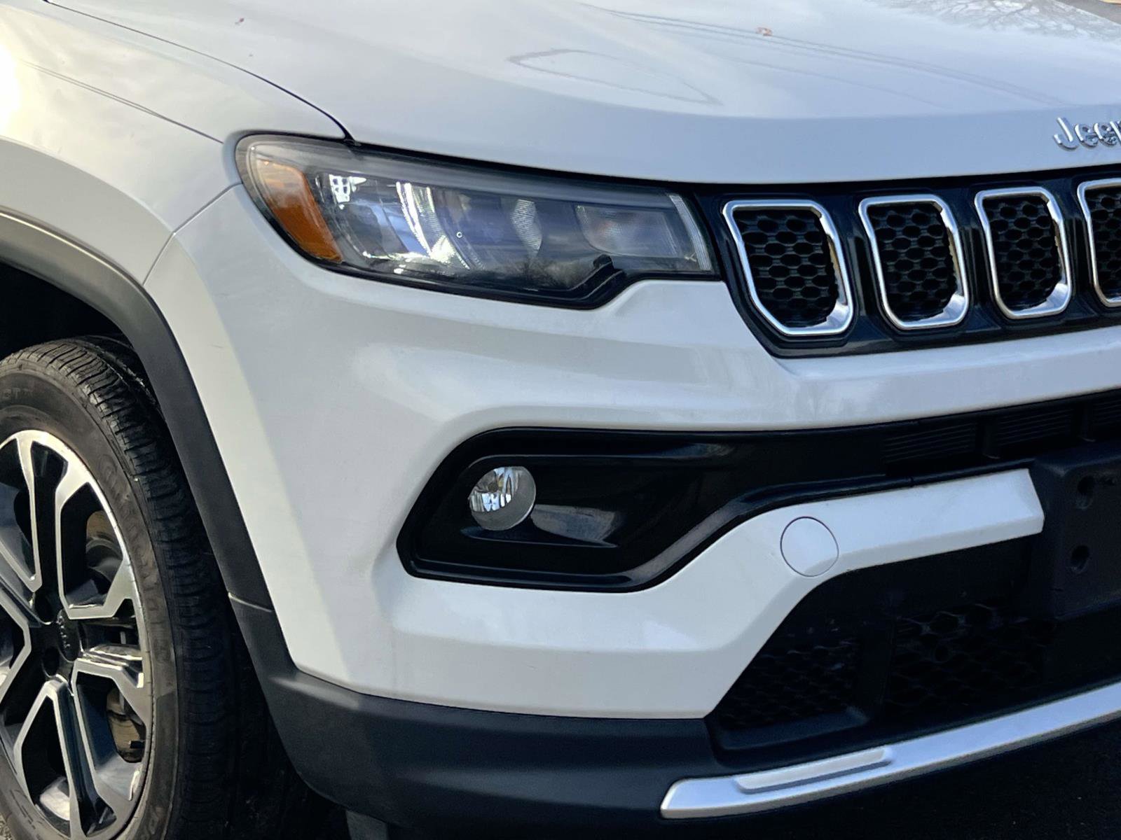 Used 2023 Jeep Compass Limited image 6