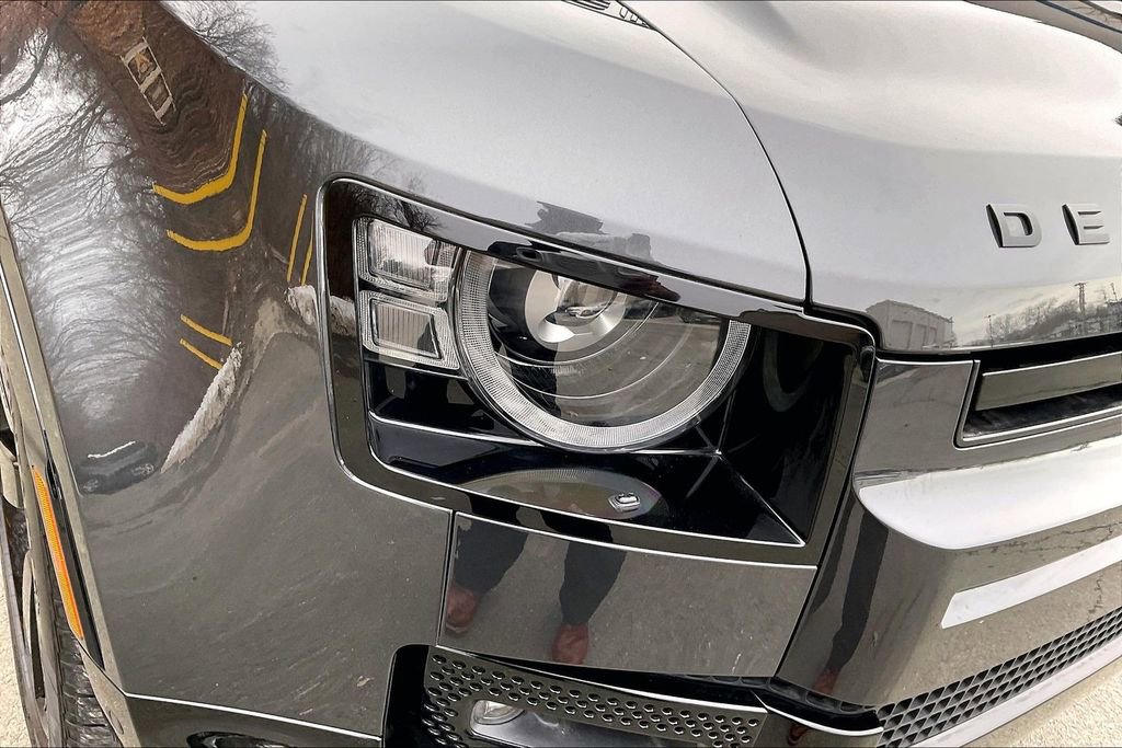 Used 2025 Land Rover Defender 130 X-Dynamic SE image 33