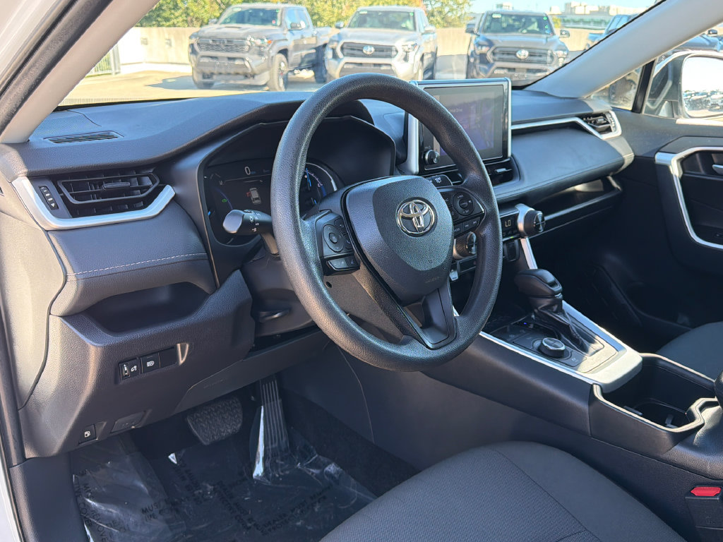 Used 2025 Toyota RAV4 XLE AWD/4WD image 19