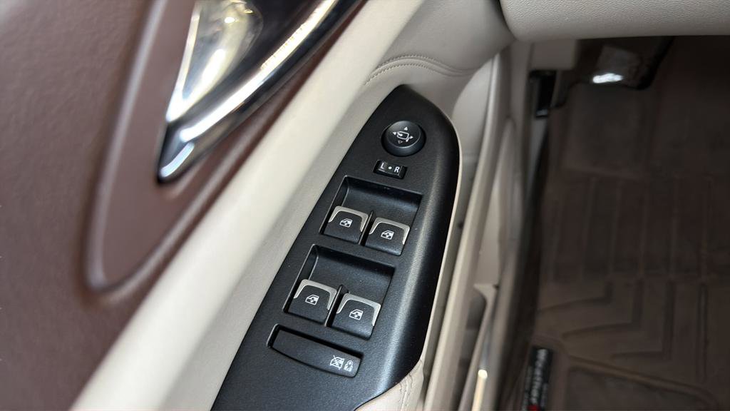 Used 2014 Cadillac SRX Luxury w/ Driver Awareness Package image 19