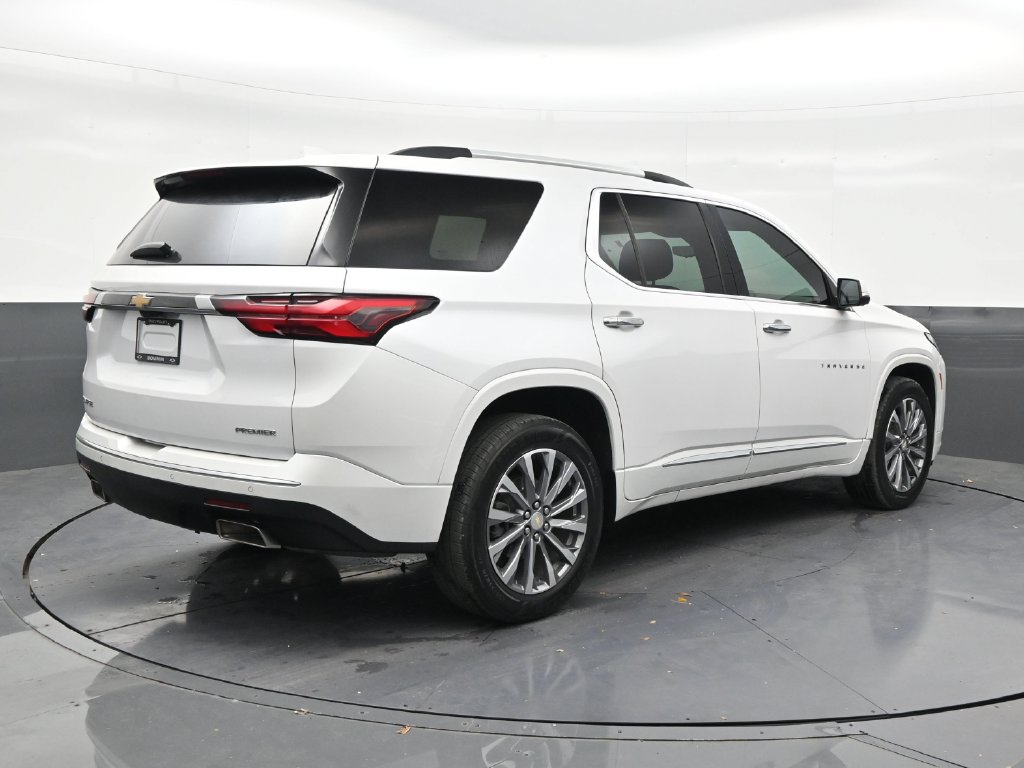Used 2022 Chevrolet Traverse Premier FWD image 5