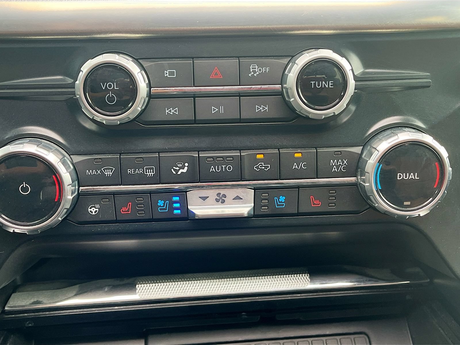 Used 2025 Ford F150 King Ranch w/ FX4 Off-Road Package AWD/4WD image 16