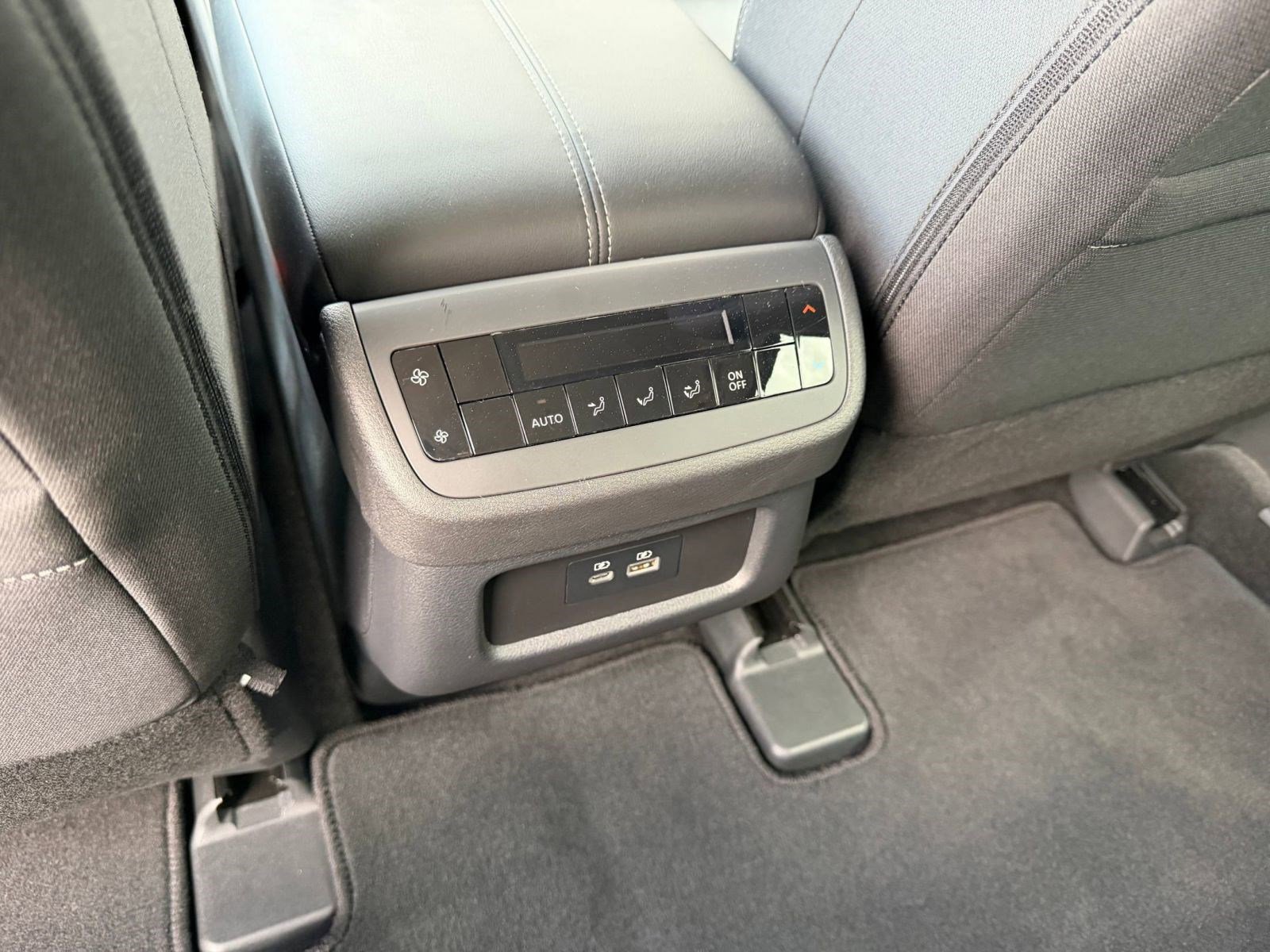 Certified 2025 Nissan Pathfinder SV image 23