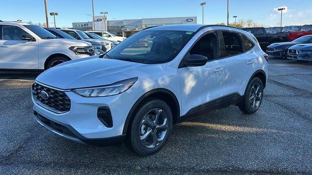 New 2026 Ford Escape ST-Line w/ Cold Weather Package AWD/4WD image 2
