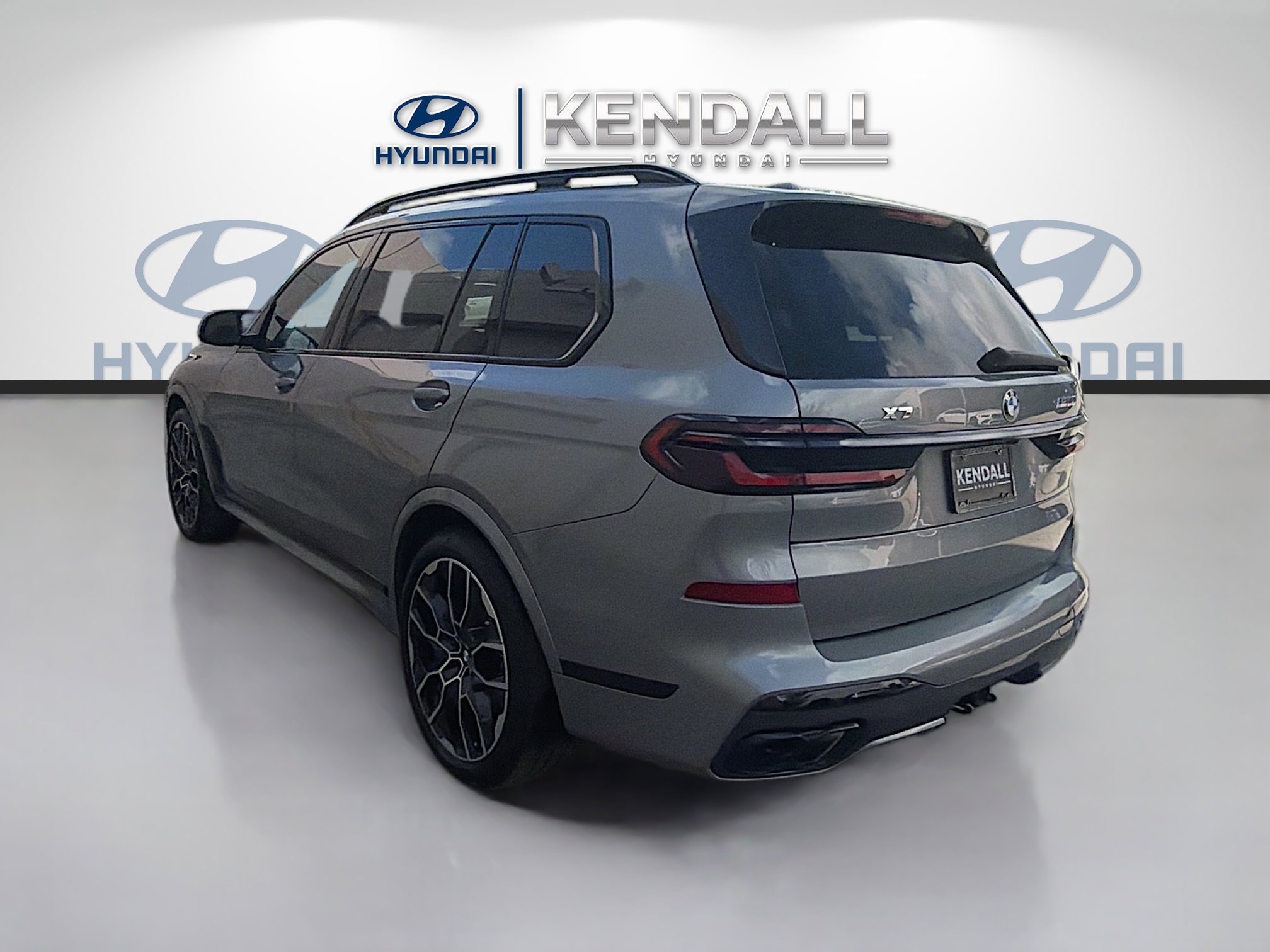 Used 2025 BMW X7 M60i AWD/4WD image 4