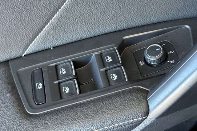 Used 2024 Volkswagen Tiguan SE AWD/4WD image 12