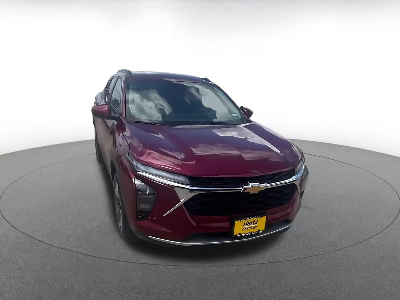Used 2025 Chevrolet Trax LT FWD image 3