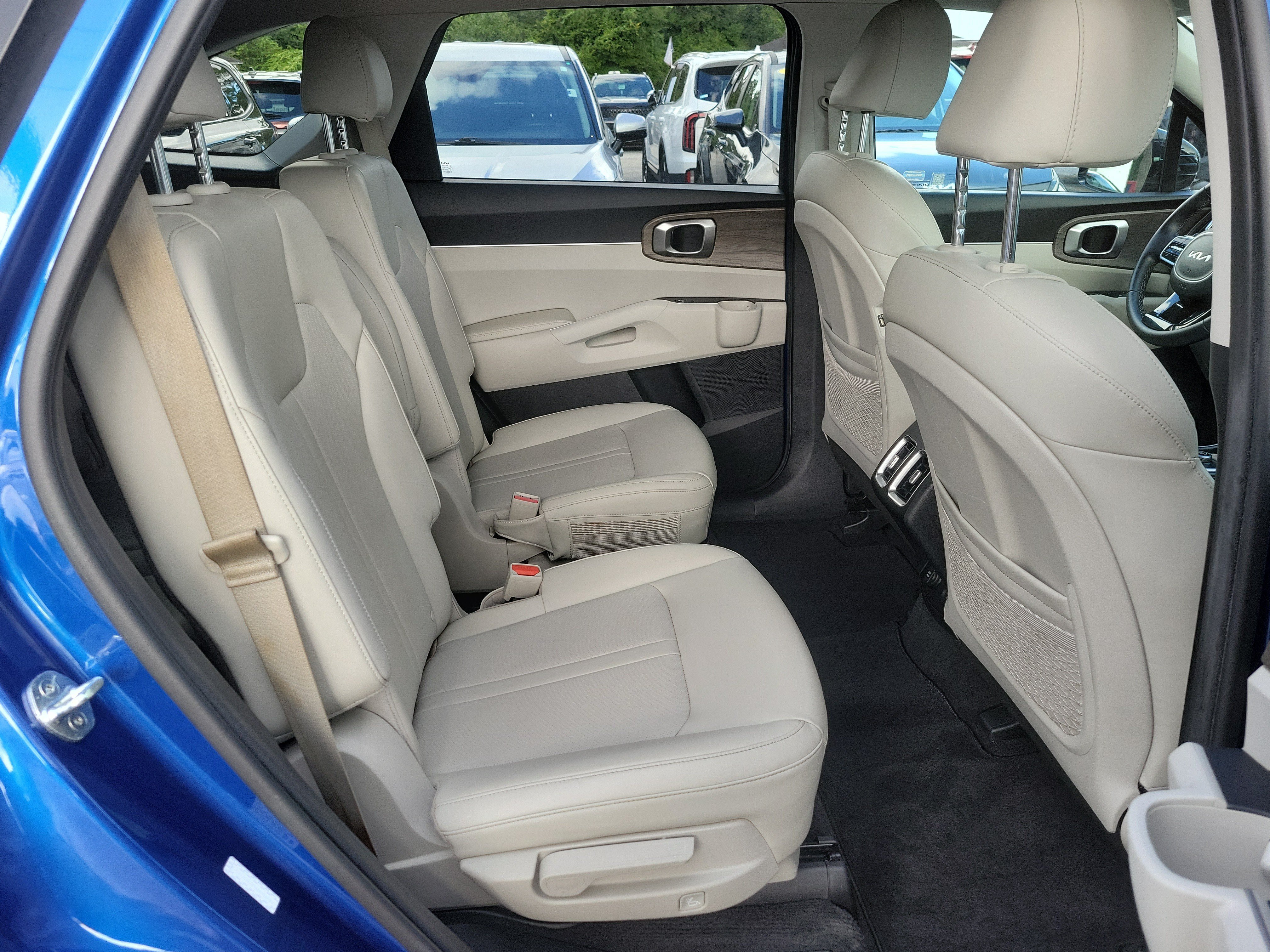 Used 2022 Kia Sorento EX w/ Panoramic Sunroof Package FWD image 12