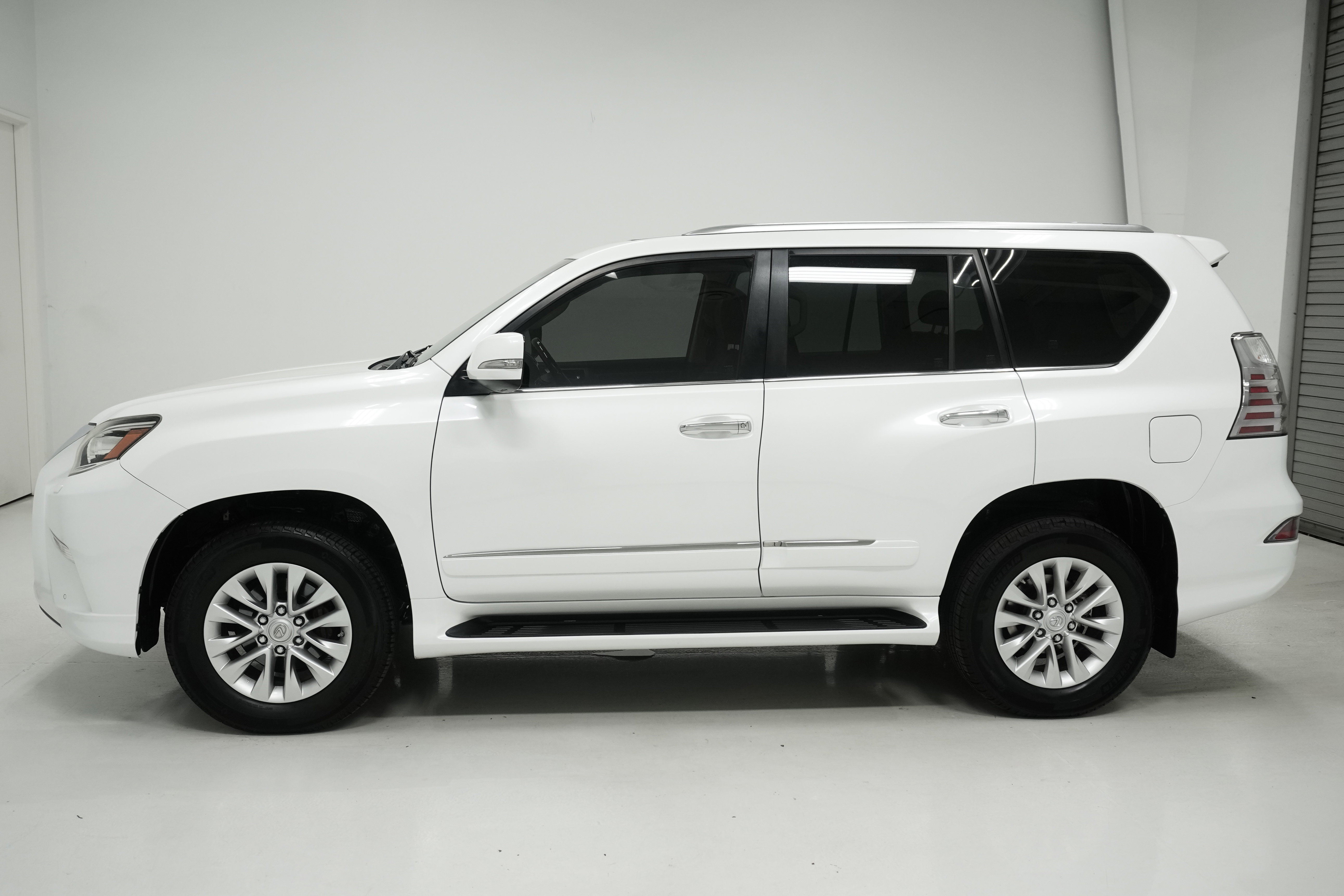 Used 2016 Lexus GX 460 w/ Premium Package AWD/4WD image 7