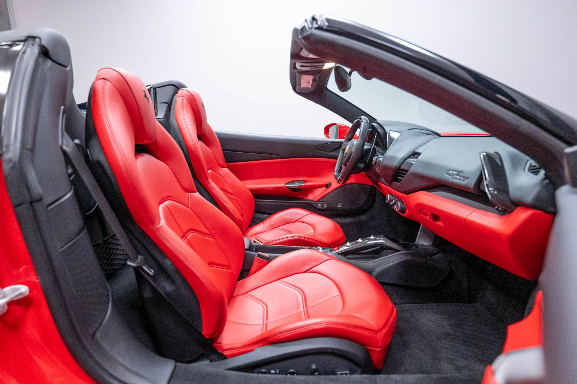 Used 2018 Ferrari 488 Spider RWD image 32