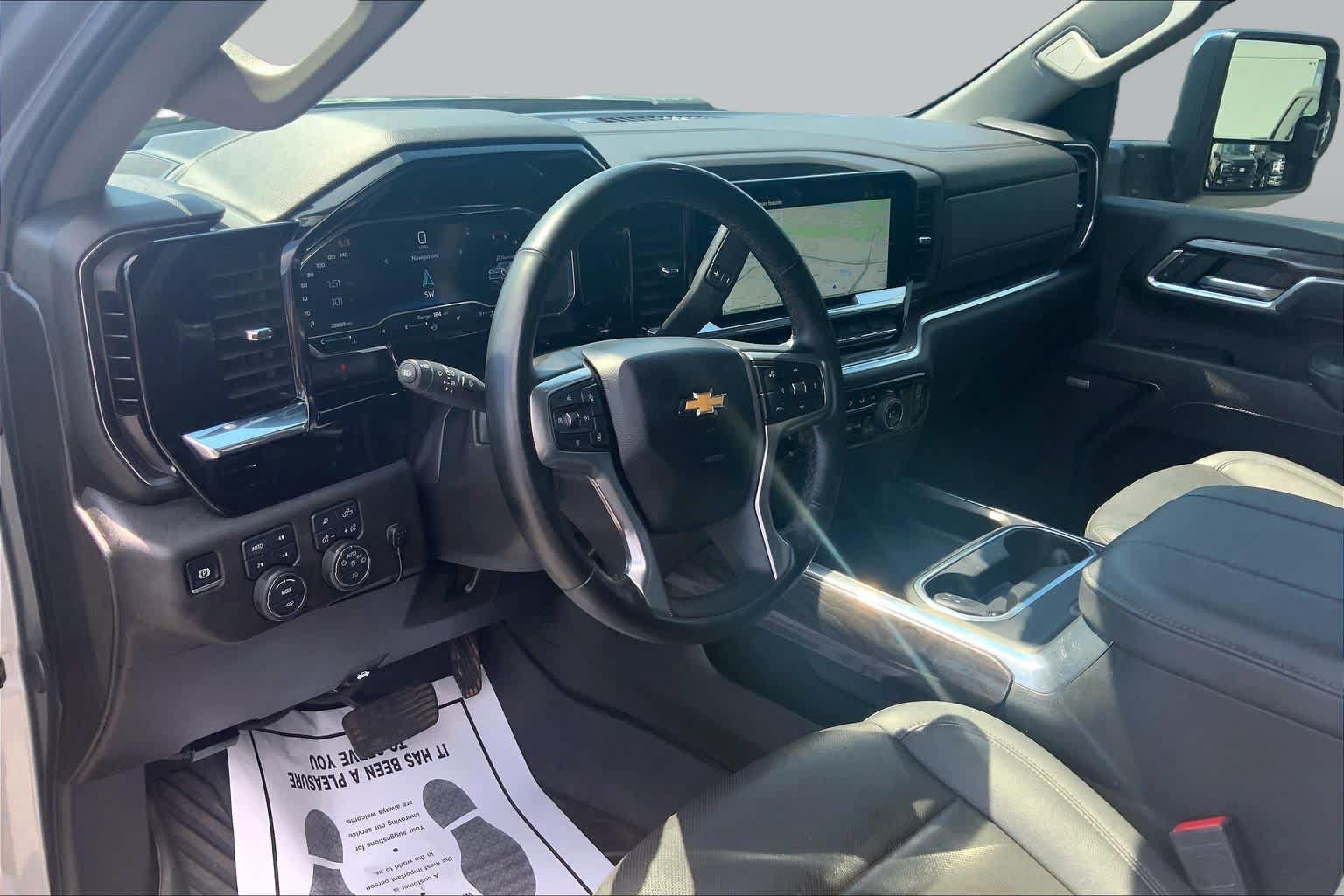 Used 2025 Chevrolet Silverado 2500 LTZ w/ LTZ Convenience Package AWD/4WD image 18