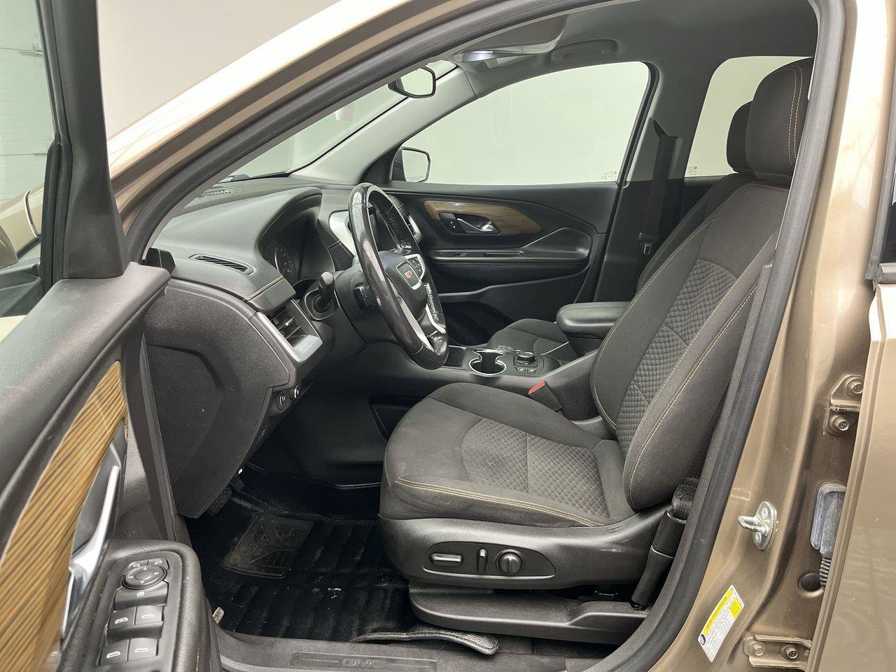 Used 2018 GMC Terrain SLE w/ Driver Convenience Package AWD/4WD image 3