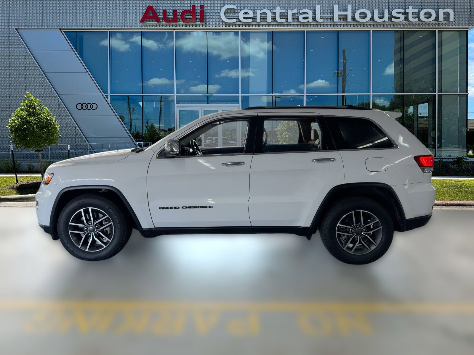 Used 2021 Jeep Grand Cherokee Limited image 2
