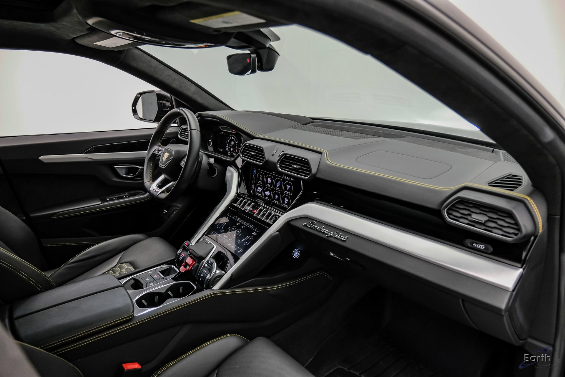 Used 2022 Lamborghini Urus AWD/4WD image 48