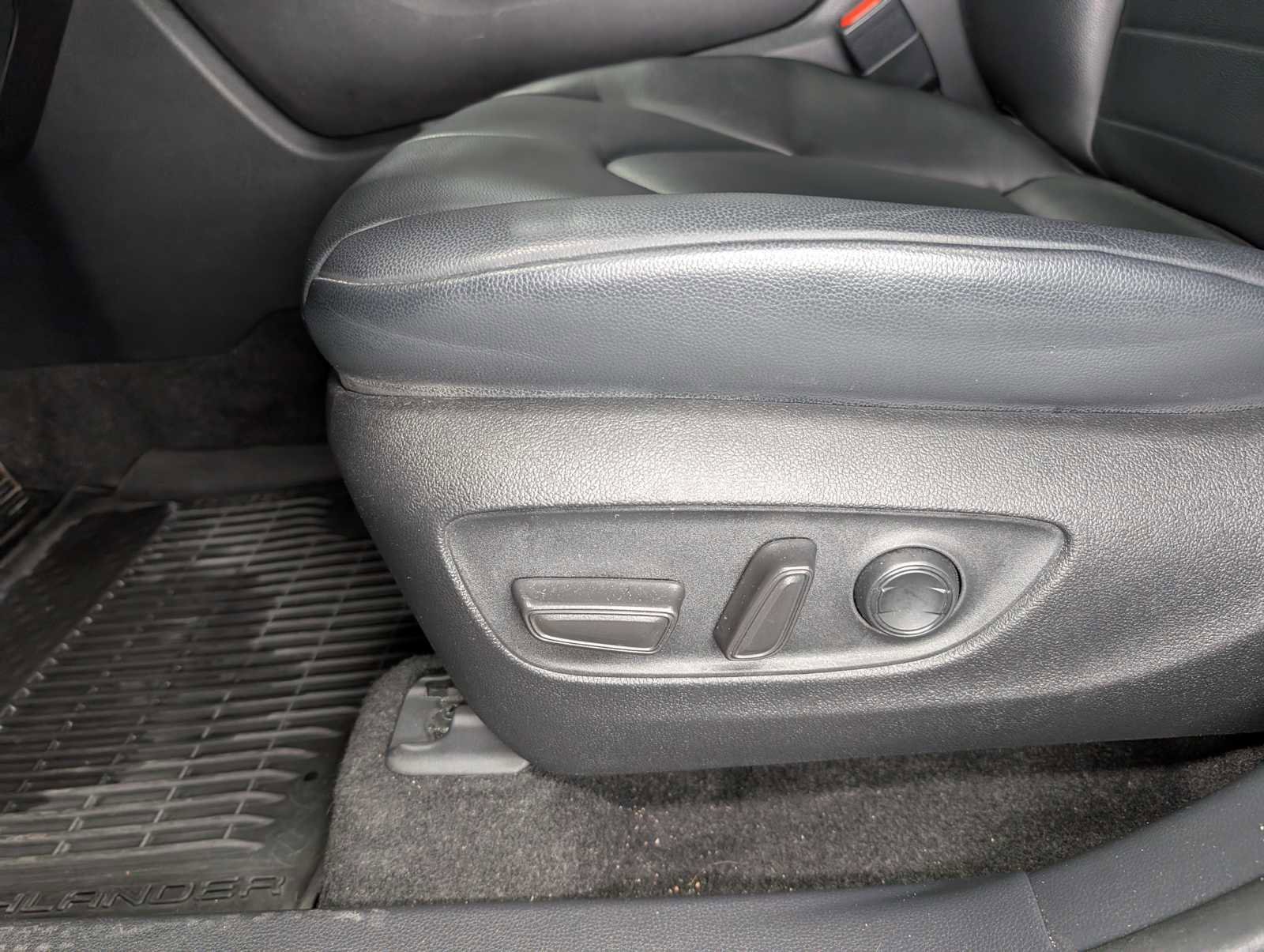 Used 2023 Toyota Highlander XLE image 42