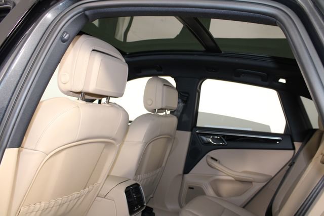 Used 2025 Porsche Macan image 21