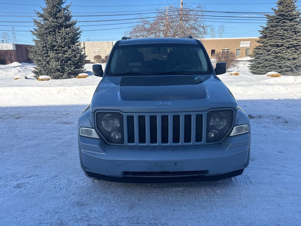 Used 2012 Jeep Liberty Arctic image 2