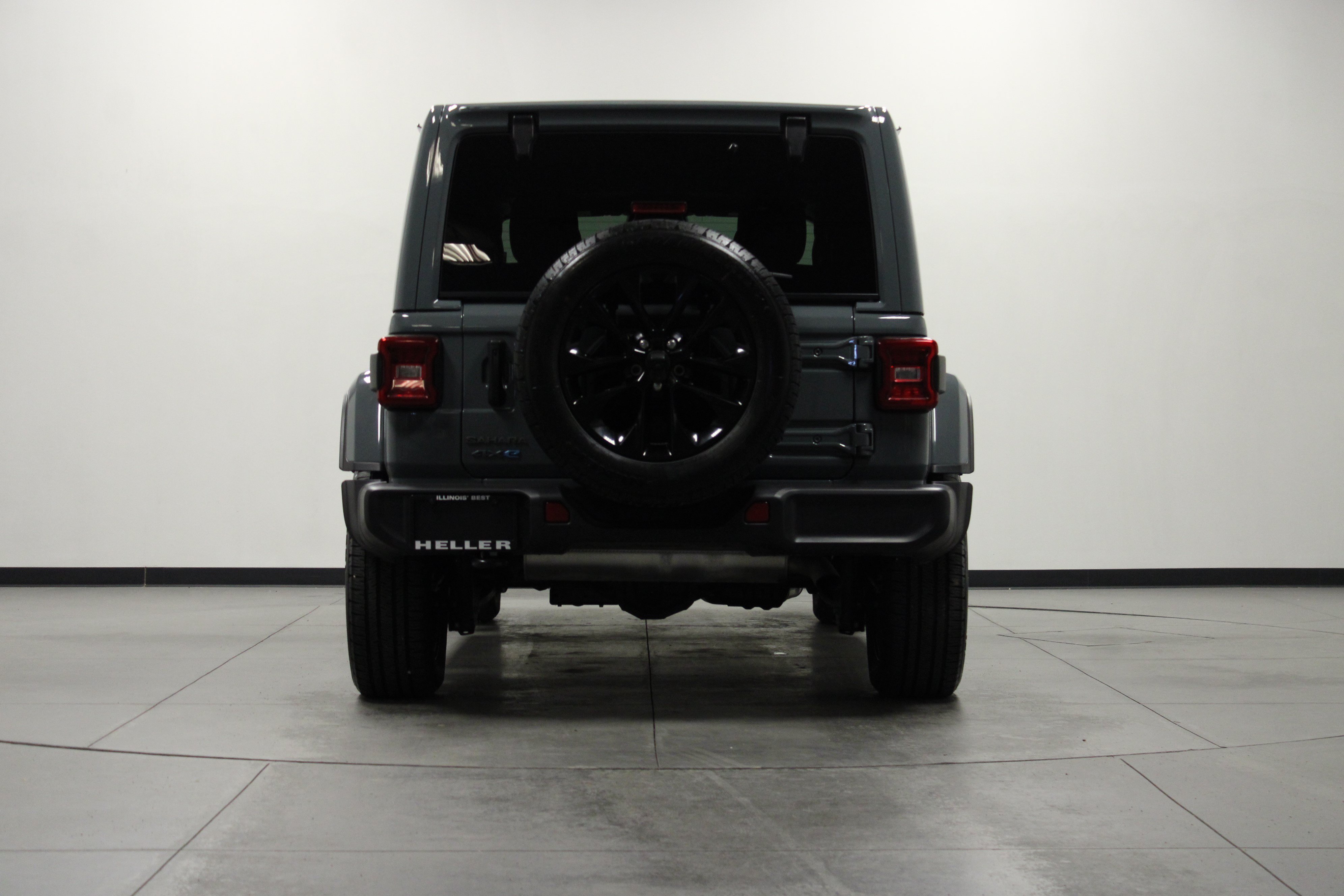 Used 2025 Jeep Wrangler Unlimited Sahara AWD/4WD image 5