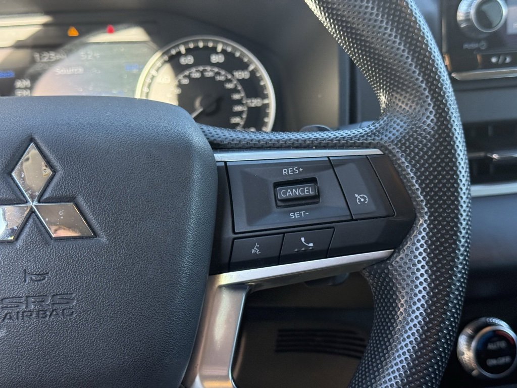 Used 2022 Mitsubishi Outlander ES image 15