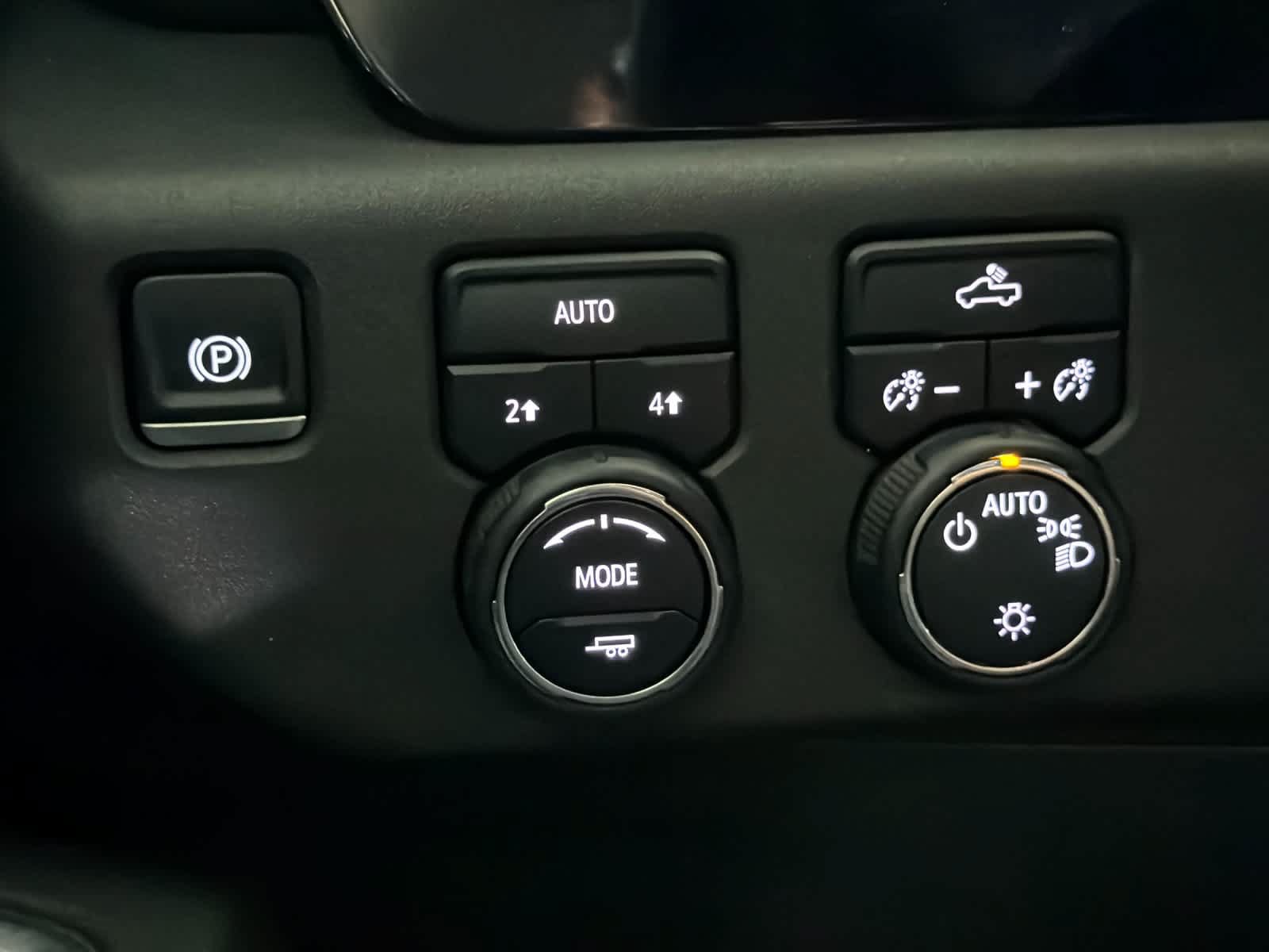 Used 2025 Chevrolet Silverado 1500 LT AWD/4WD image 29