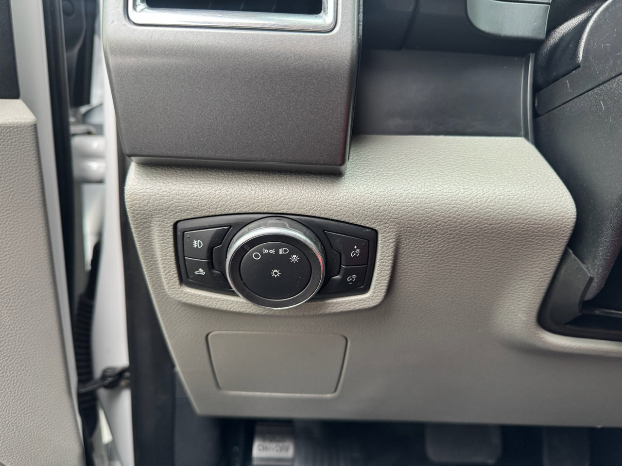 Used 2015 Ford F150 XLT image 36